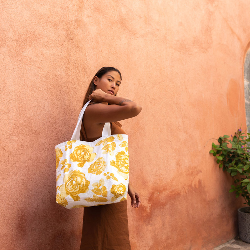 La bolsa de asas de Dupont Tyvek de la playa de la moda de las compras resistente al rasgón impermeable de encargo para las mujeres
