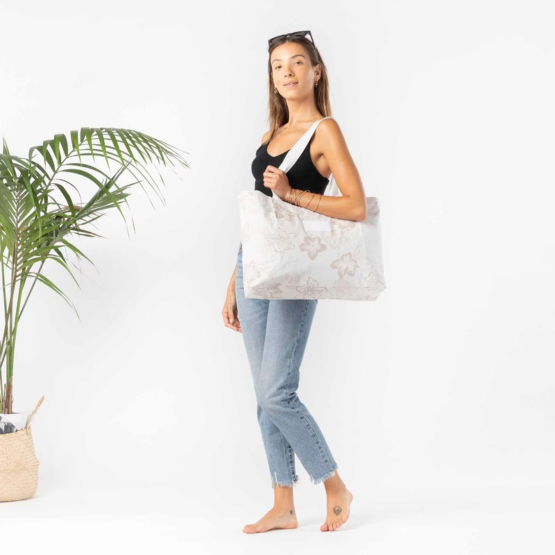 Bolsa de papel reversible personalizada DuPont™ Tyvek®: ecológica, impermeable y reciclada para playa.